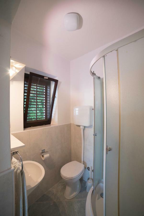 Apartmani Mia Palit Luaran gambar